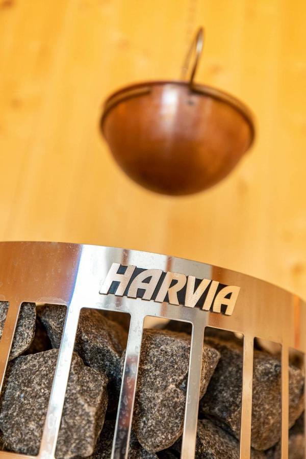Aszuvilag Rezidencia With Sauna & Jacuzzi Legyesbenye Bagian luar foto