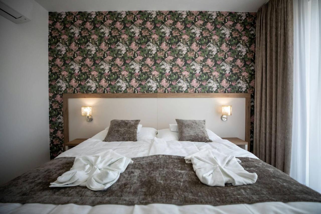 Aszuvilag Rezidencia With Sauna & Jacuzzi Legyesbenye Bagian luar foto