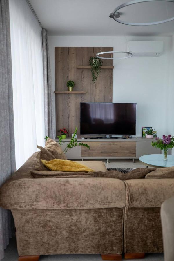 Aszuvilag Rezidencia With Sauna & Jacuzzi Legyesbenye Bagian luar foto