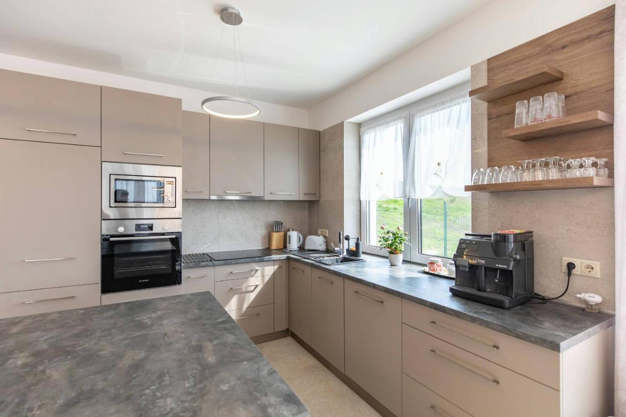 Aszuvilag Rezidencia With Sauna & Jacuzzi Legyesbenye Bagian luar foto