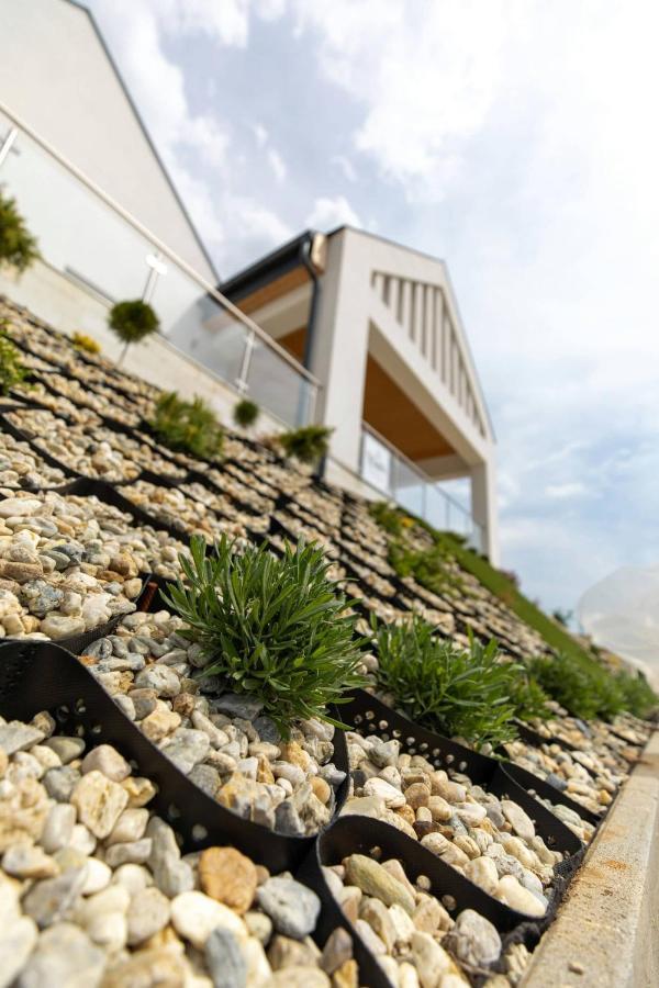 Aszuvilag Rezidencia With Sauna & Jacuzzi Legyesbenye Bagian luar foto