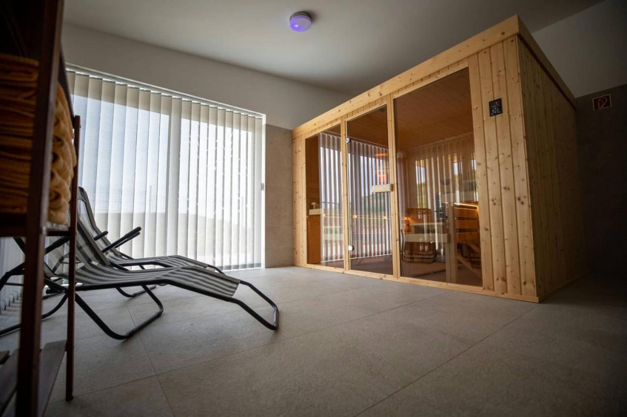 Aszuvilag Rezidencia With Sauna & Jacuzzi Legyesbenye Bagian luar foto