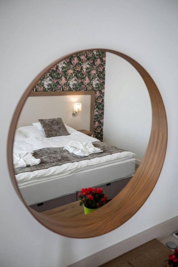 Aszuvilag Rezidencia With Sauna & Jacuzzi Legyesbenye Bagian luar foto